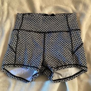 Black and white lululemon shorts